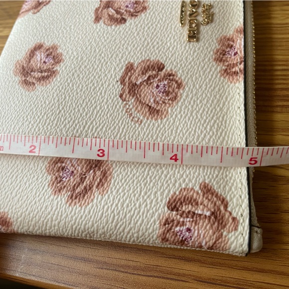 Coach Corner Zip Wristlet Cream With Floral Pink Rose Print With Hangtag - Picture 6 of 8